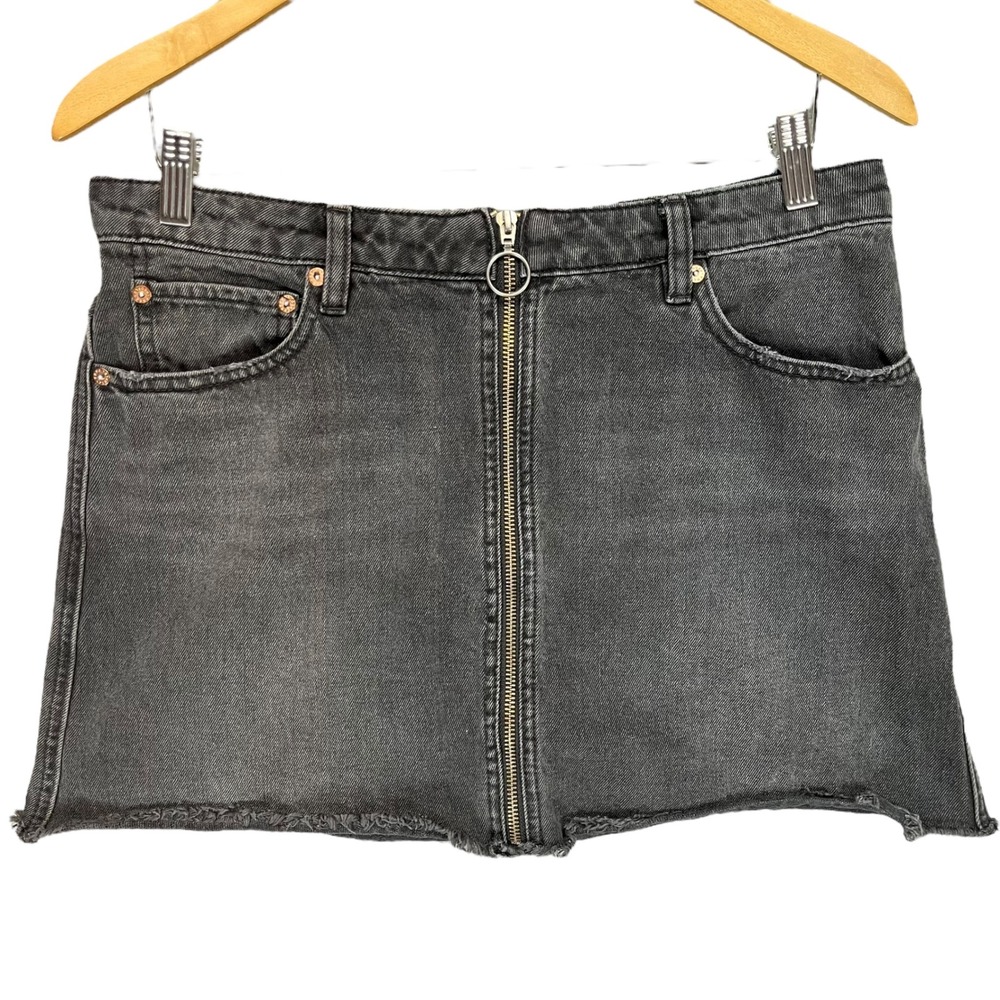 We The Free Black Denim Raw Hem Mini Skirt O-Ring Zip‎ Front Size 30